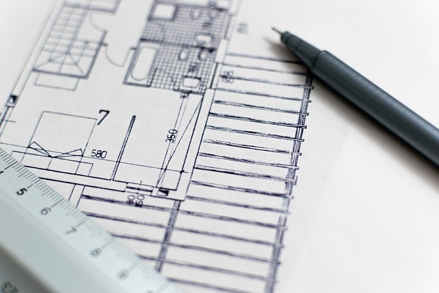 Architekt z Prahy je šikovný. 